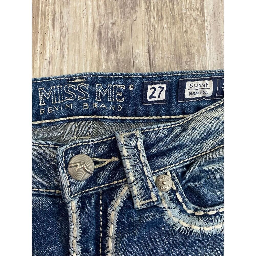 Miss Me Denim Sunny Bermuda Jean Shorts Low Rise Embroidered Women’s Sz 27 - Picture 2 of 5